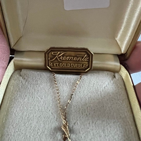 Vintage Krementz 70s 14 KT Gold Overlay Genuine Opal Green Leaf Pendent Necklace - Picture 9 of 12